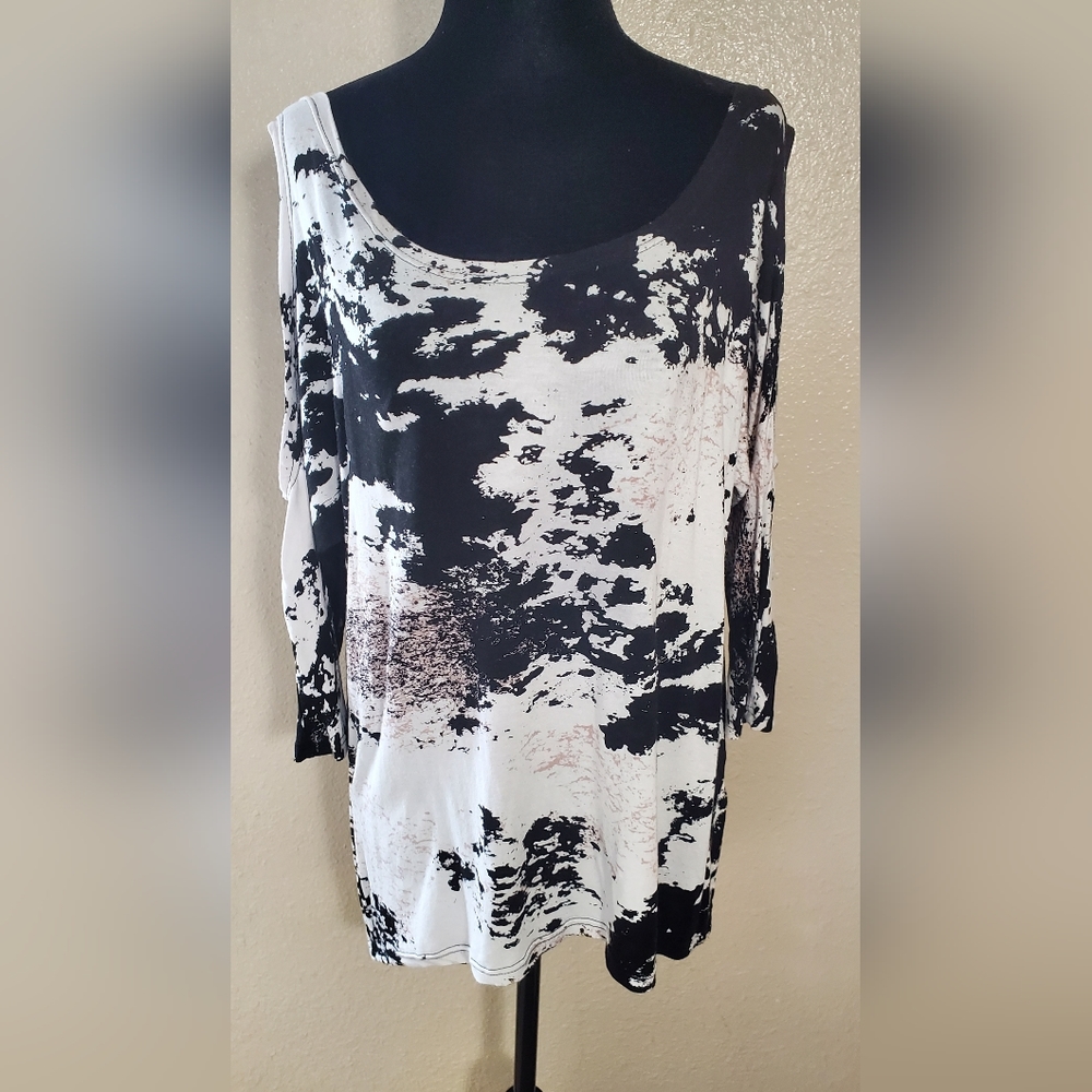 NWOT Papillion cold shoulder top